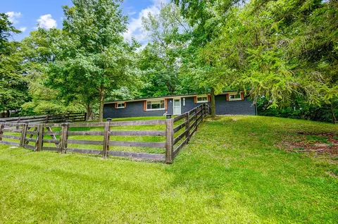 938 White Oak Dr, Springfield, OH 45504