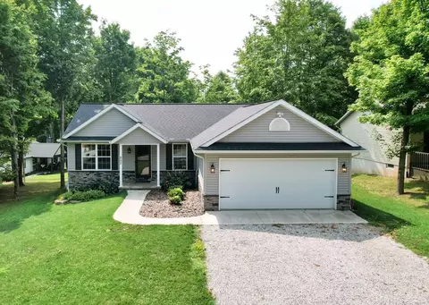 852 Royal Cir, Howard, OH 43028