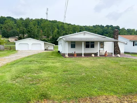 2204 Pride Ave, Belpre, OH 45714