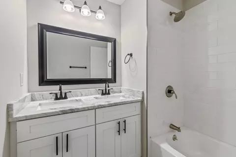 Bath - 1237 Simpson Dr, Columbus, OH 43227 photo 1 of 2