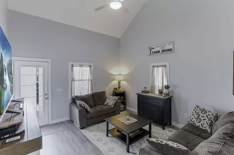 Living - 364 Walnut St, Circleville, OH 43113 photo 1 of 3