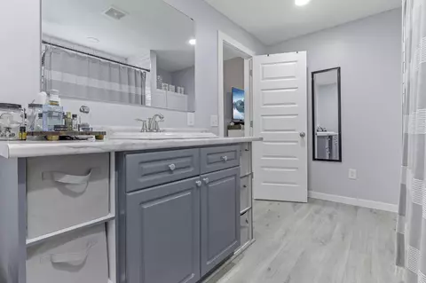 Bath - 364 Walnut St, Circleville, OH 43113 photo 1 of 3