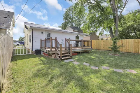 Exterior - 364 Walnut St, Circleville, OH 43113 photo 8 of 9