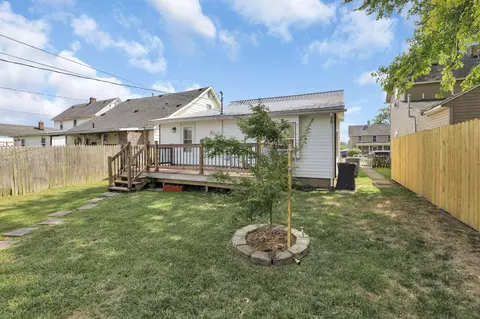 Exterior - 364 Walnut St, Circleville, OH 43113 photo 7 of 9