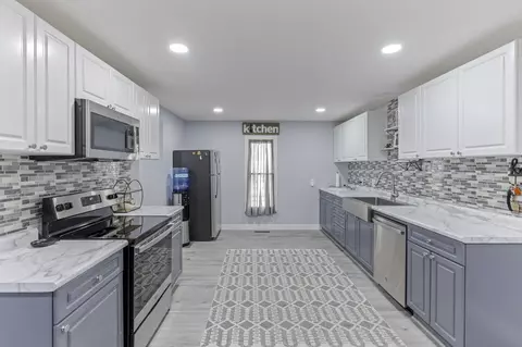 Kitchen - 364 Walnut St, Circleville, OH 43113 photo 3 of 6