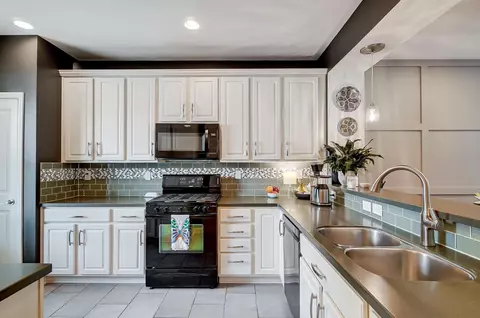 Kitchen - 4618 Profile Ln, Hilliard, OH 43026 photo 5 of 7
