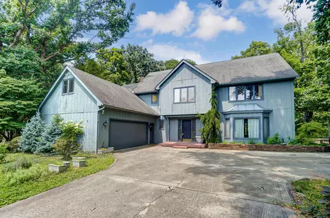 1560 Carriage Rd, Powell, OH 43065