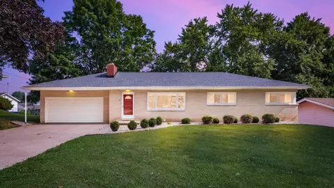 10 Summit Dr, Fredericktown, OH 43019