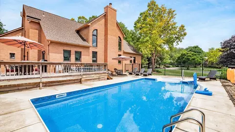 324 Longford Dr, Granville, OH 43023