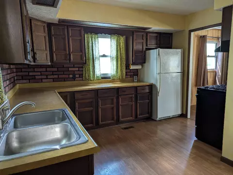 1006 S Burnett Rd, Springfield, OH 45505 photo 2