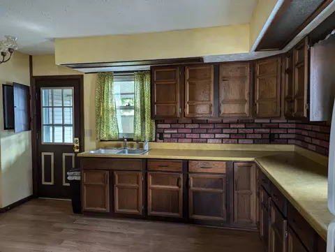 1006 S Burnett Rd, Springfield, OH 45505 photo 3