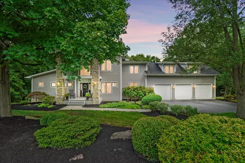 3303 Woodstone Dr, Lewis Center, OH 43035