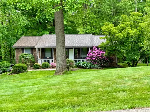 8100 Vicki Ln, Nashport, OH 43830