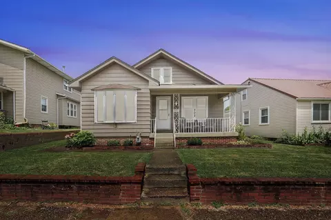 302 W Angle Ave, Logan, OH 43138 photo 2