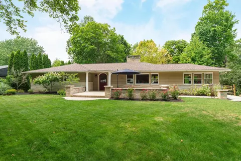 4153 Edgehill Dr, Columbus, OH 43220