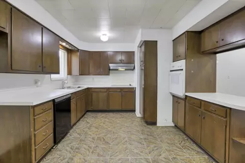 Kitchen - 7708 State Route 56 E, Circleville, OH 43113 photo 5 of 6