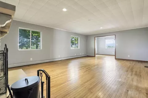 Living - 7708 State Route 56 E, Circleville, OH 43113 photo 3 of 9