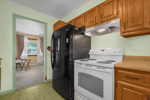 Kitchen - 1302 E Fair Ave, Lancaster, OH 43130 photo 2 of 6