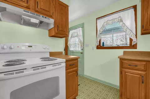 Kitchen - 1302 E Fair Ave, Lancaster, OH 43130 photo 6 of 6