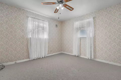 Bedroom - 1302 E Fair Ave, Lancaster, OH 43130 photo 3 of 6