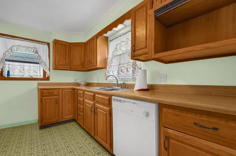 Kitchen - 1302 E Fair Ave, Lancaster, OH 43130 photo 1 of 6