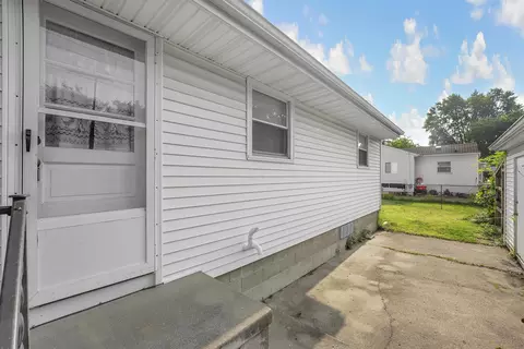 Exterior - 1302 E Fair Ave, Lancaster, OH 43130 photo 5 of 8