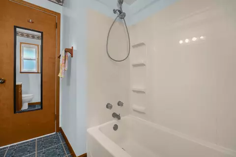Bath - 1302 E Fair Ave, Lancaster, OH 43130 photo 3 of 3