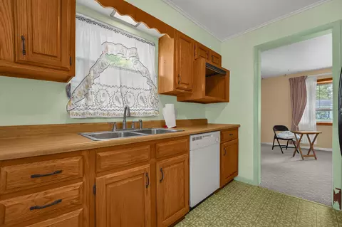 Kitchen - 1302 E Fair Ave, Lancaster, OH 43130 photo 3 of 6