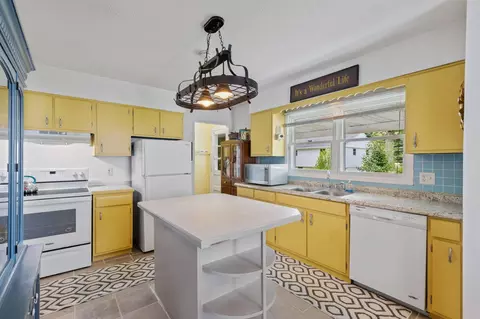 Kitchen - 313 E Monroe St, Baltimore, OH 43105 photo 1 of 3