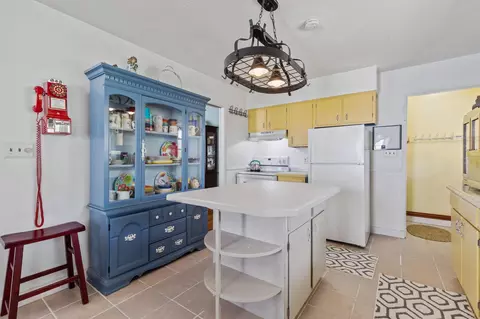 Kitchen - 313 E Monroe St, Baltimore, OH 43105 photo 2 of 3