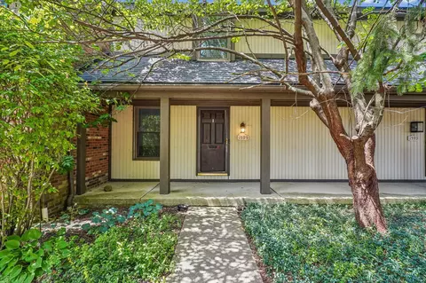 1595 Mcnaughten Rd, Columbus, OH 43232
