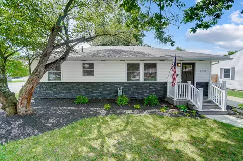 2737 La Rosa Dr, Grove City, OH 43123