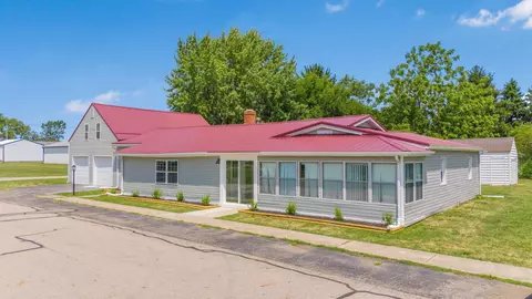 10790 2nd St, Mount Sterling, OH 43143