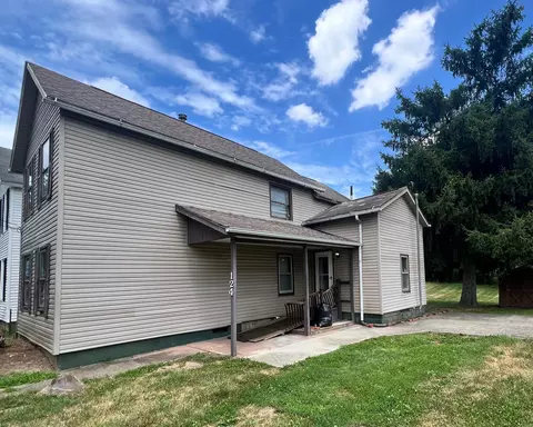 124 S Cedar St, Newark, OH 43055