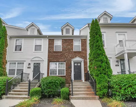 717 Lazelle Rd, Westerville, OH 43081
