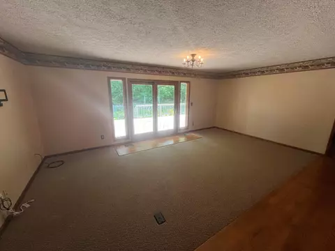 Living - 4562 Gooding Rd, Marion, OH 43302 photo 6 of 7
