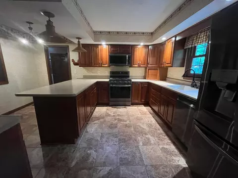 Kitchen - 4562 Gooding Rd, Marion, OH 43302 photo 2 of 4