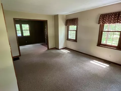 Living - 4562 Gooding Rd, Marion, OH 43302 photo 4 of 7