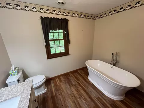 Bath - 4562 Gooding Rd, Marion, OH 43302 photo 6 of 6