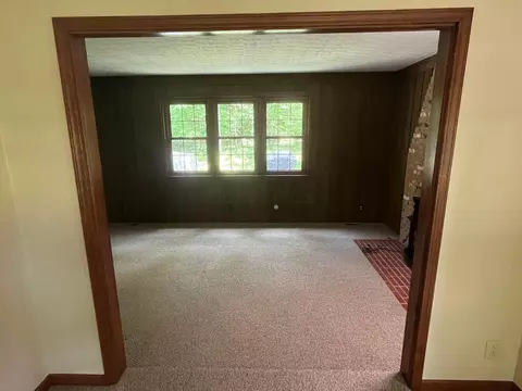 Living - 4562 Gooding Rd, Marion, OH 43302 photo 3 of 7