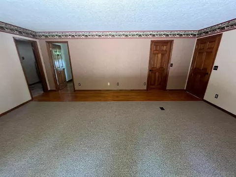 Living - 4562 Gooding Rd, Marion, OH 43302 photo 5 of 7