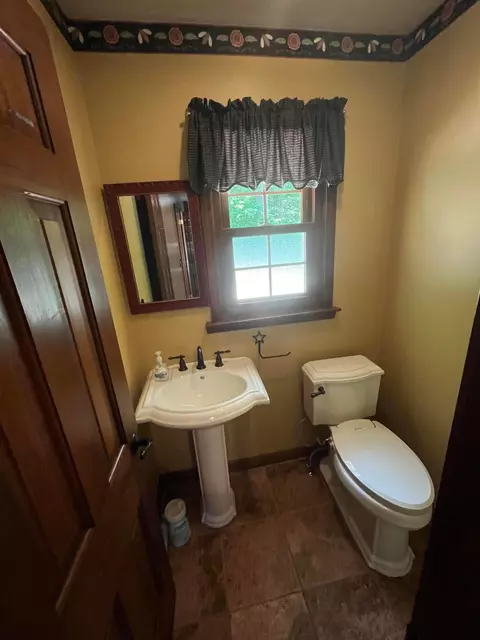 Bath - 4562 Gooding Rd, Marion, OH 43302 photo 1 of 6