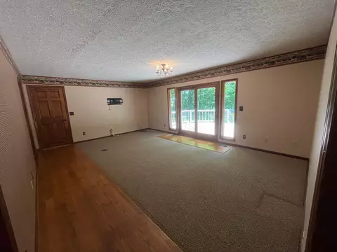 Living - 4562 Gooding Rd, Marion, OH 43302 photo 7 of 7