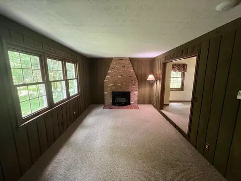 Living - 4562 Gooding Rd, Marion, OH 43302 photo 1 of 7