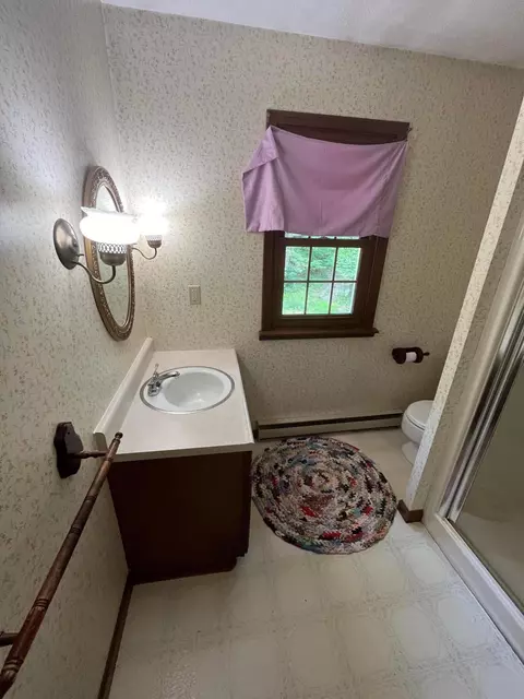 Bath - 4562 Gooding Rd, Marion, OH 43302 photo 3 of 6