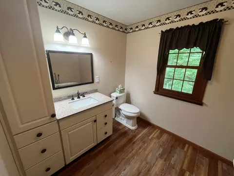 Bath - 4562 Gooding Rd, Marion, OH 43302 photo 4 of 6