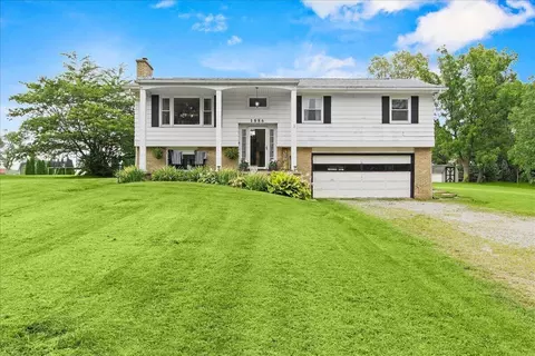 1886 Charyl St, Bellefontaine, OH 43311