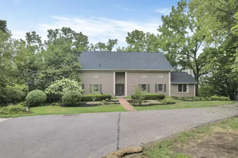 543 Mt Parnassus Dr, Granville, OH 43023