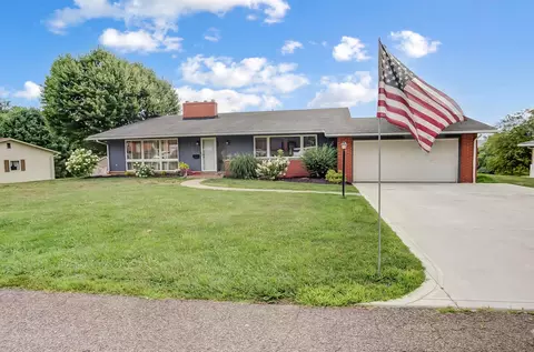 1725 Bayberry Ln, Coshocton, OH 43812