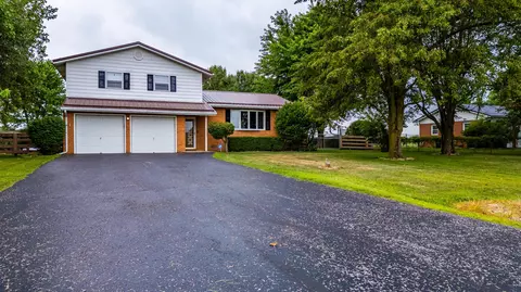 1821 Old Springfield Rd, New Holland, OH 43145